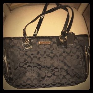 Coach handbag, lots of pockets